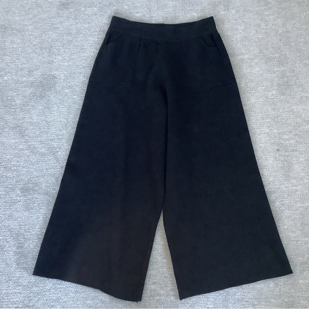Molly Bracken NWT Wide Leg Knit Cropped Black Pants Sz. M/L